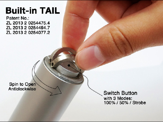 Het gemerkte Klantgerichte LEIDENE Flitslicht van Keychain 140 Lumen met 3AAA-Batterij