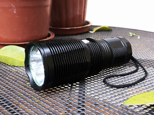3000 Lumen Openlucht LEIDEN Flitslicht IPX7 Waterdichte 6400K met Handriem
