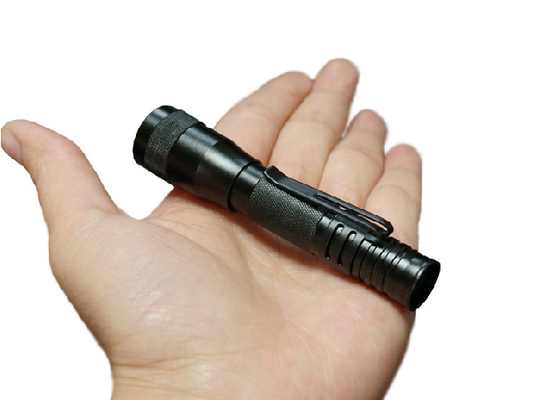 Zwarte Kleurenaaa Keychain Flitslicht Waterdichte Hoge Helderheid 46m Straalafstand