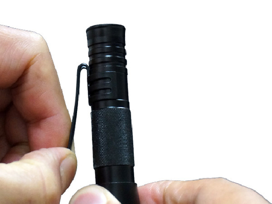 Zwarte Kleurenaaa Keychain Flitslicht Waterdichte Hoge Helderheid 46m Straalafstand