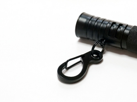 Van kleine Heldere Openlucht LEIDENE van de het Aluminiumlegering Flitslichtkeychain de Materiële Zwarte Kleur