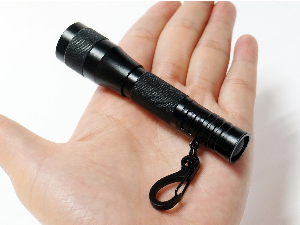 Van kleine Heldere Openlucht LEIDENE van de het Aluminiumlegering Flitslichtkeychain de Materiële Zwarte Kleur